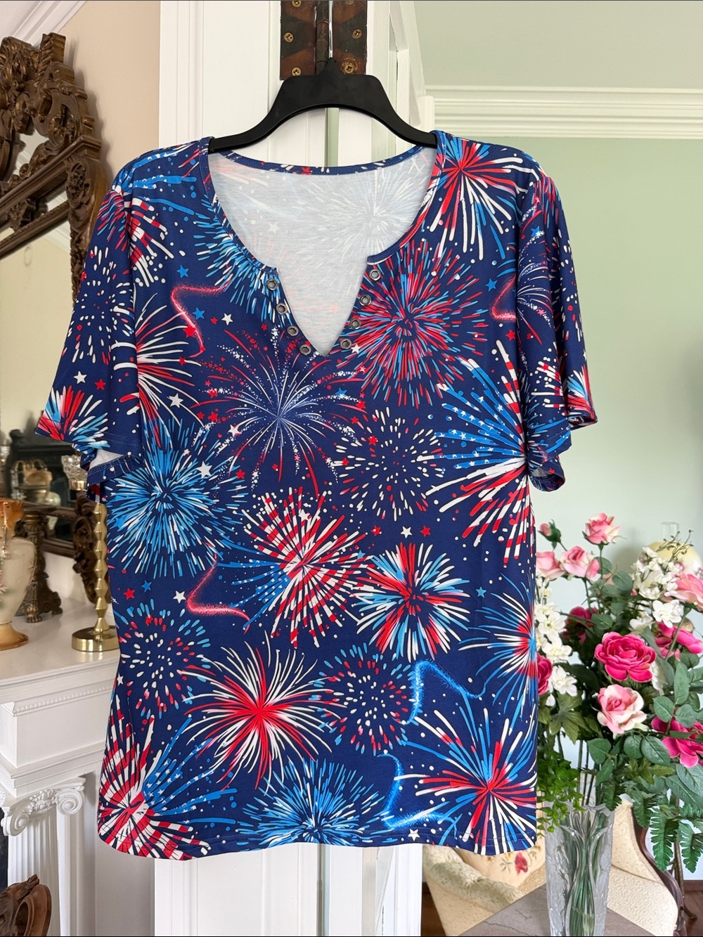 Red, White and Blue patriotic Firework-Print V-Neck Top  size XL
